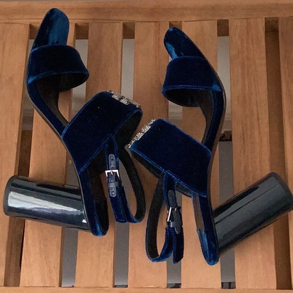 Tory Burch Eleanor Medallion Slingback Velvet Sandal - Picture 6 of 7